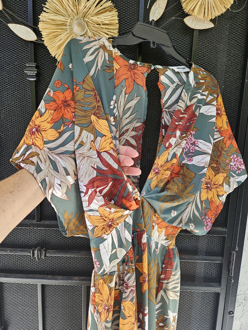 NWOT Size US 6 Showpo Aussie Floral Deep V-Neck Maxi Dress Tropical Boho - Picture 6 of 16